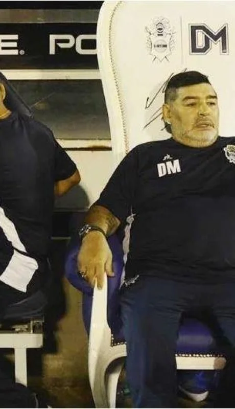Diego-Maradona-sillón-Gimnasia-La-Plata