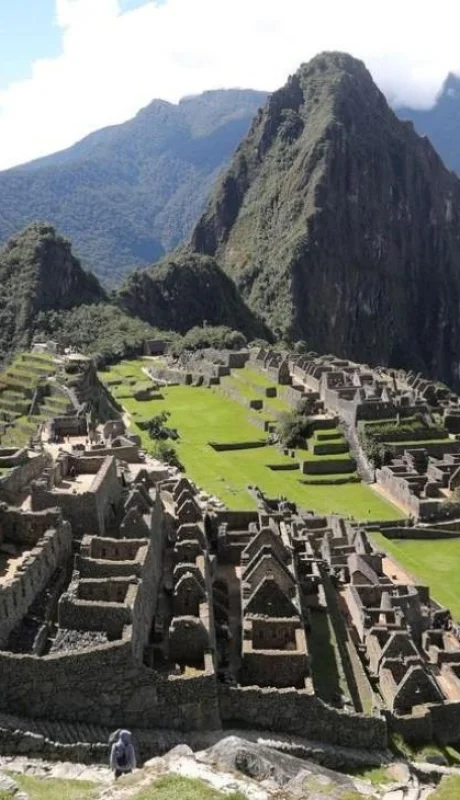 Machu-Picchu-argentinos-caca-fotos-vandalos