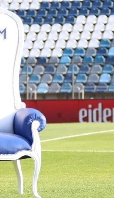 Diego-Maradona-sillón-Gimnasia-La-Plata