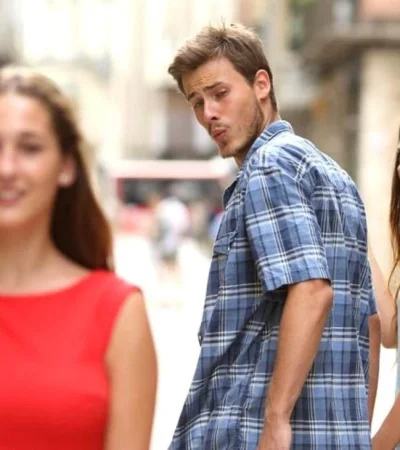 meme-hombre-distraido