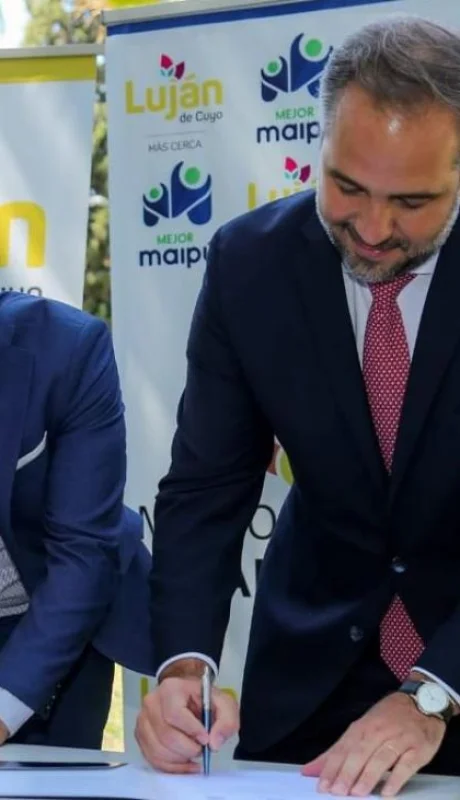 Firma-del-convenio-de-la-Microrregión-Luján-Maipú