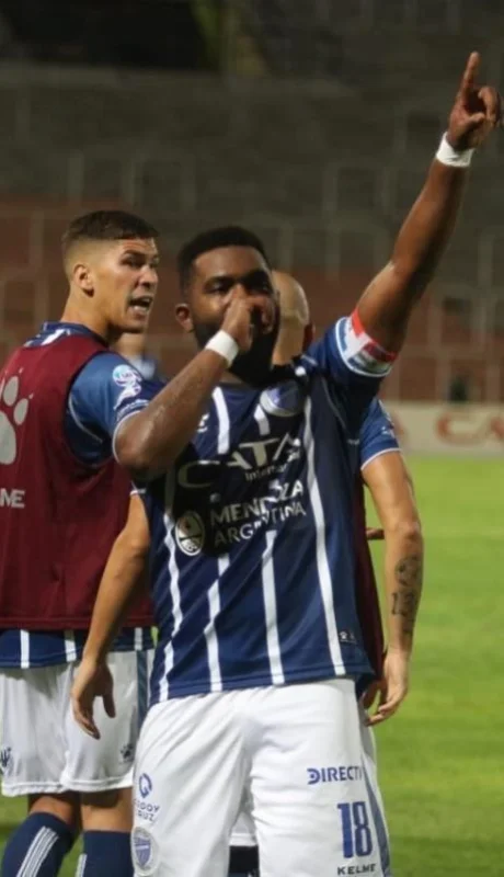 CDC6C6CC-D609-414F-BA3F-8C48423930CD