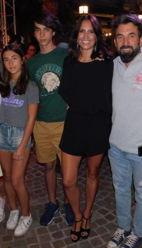 Lorena-Lorca,-Marcos-Gonzalez-Landa,-Agustin,-Mora,-Emilia-y-Martina.