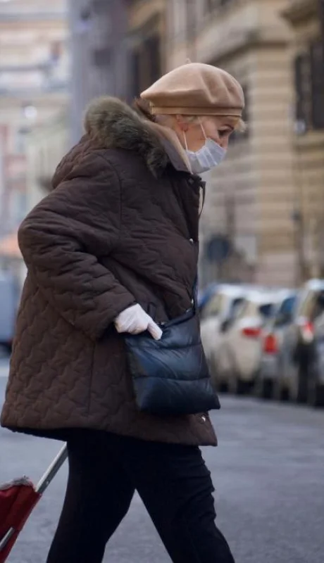 19-03-2020_romas_los_adultos_mayores_solo