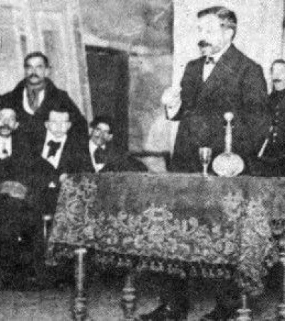 El-doctor-Justo-durante-un-meeting-político