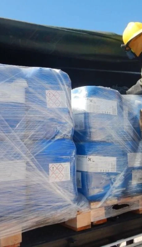 1531-Secuestran-100-litros-de-sustancias-peligrosas-transportadas-por-un-camion-que-se-dirigia-a-Chile-1