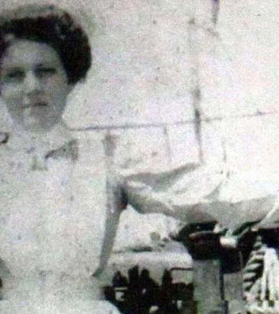 Jessop,-cuando-era-camarera-del-Olimpic-antes-de-ser-elegida-para-trabajar-en-el-Titanic.