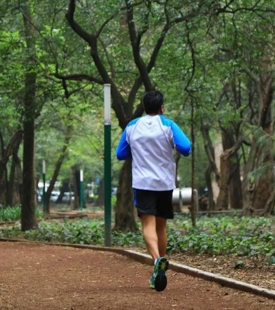 gente-corriendo-parque