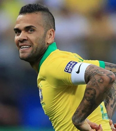 dani-alves-brazil-peru-copa-america-2019_1lbmch6eym30f1vpxbvd7krarn