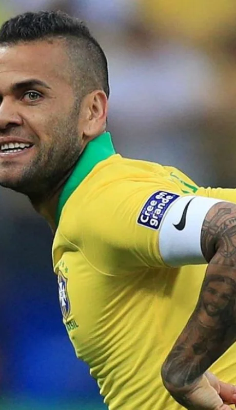 dani-alves-brazil-peru-copa-america-2019_1lbmch6eym30f1vpxbvd7krarn