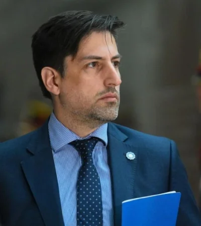 Nicolás-Trotta-educación-clases