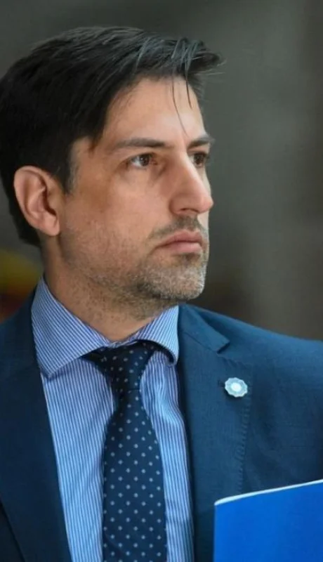 Nicolás-Trotta-educación-clases