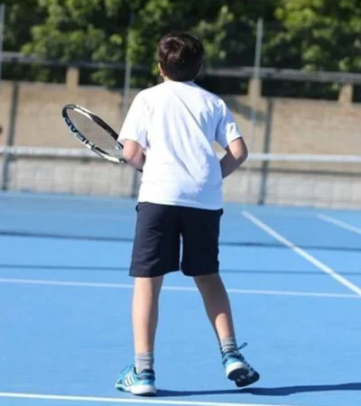 ninos-juegan-tenis-pista-IMD_1464764108_121429729_1536x1024