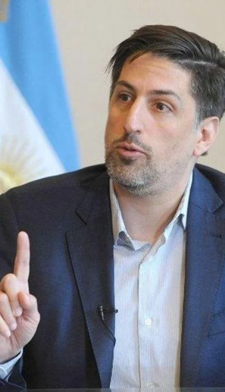 Ncicolás-Trotta-universidades