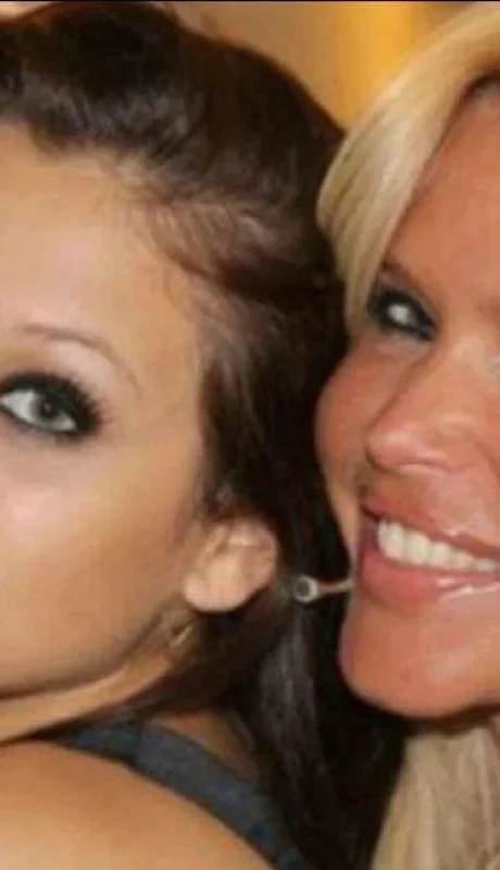 Nazarena-barbie-vélez-juntas-madre-hija-lindas-famosas-argentina