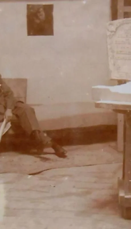 6-El-catalán-con-una-de-sus-obras-terminada-en-1915.