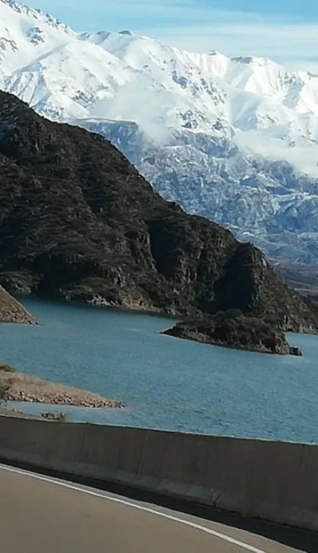 En la alta montaña de Mendoza hoy viernes el cielo está totalmente despejado aunque se espera inestabilidad durante el fin de semana.