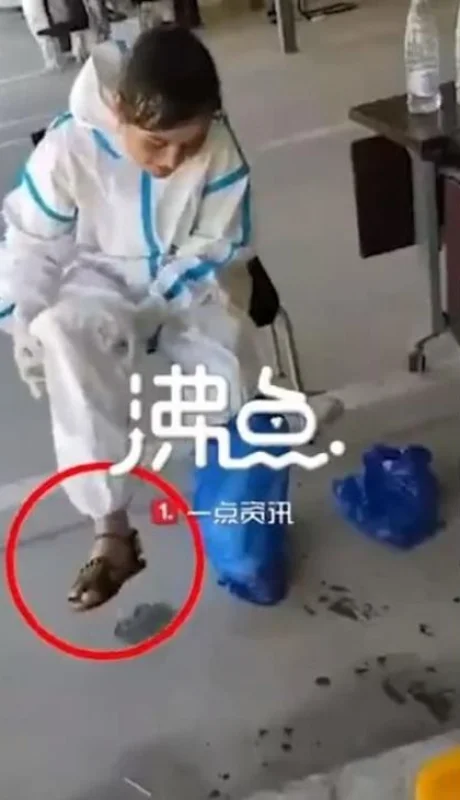 video-mujer-enfermera-transpiracion-traje-coronavirus