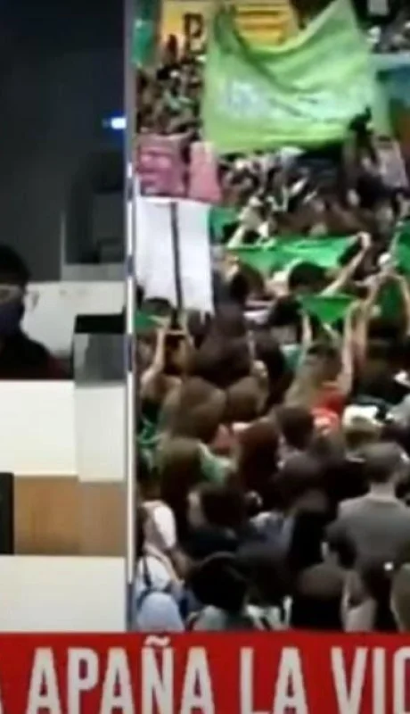 fiscal-pelea-en-vivo-peridista-machirulo-noticiero