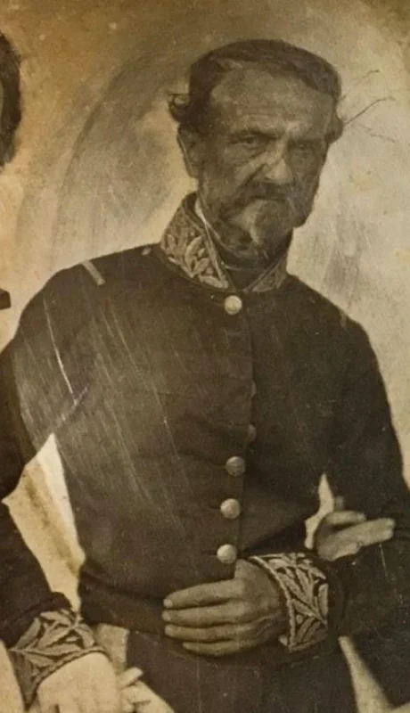 Daguerrotipo-del-general-Gregorio-Aráoz-de-la-Madrid,-quien-fue-gobernador-de-Mendoza-junto-a-su-hija-y-su-yerno-en-1852