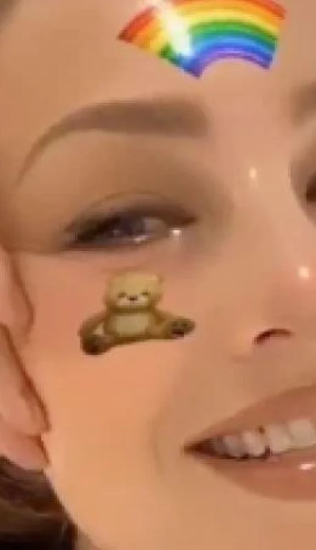 thalía-video-tik-tok-diente-comida-foto-escrache