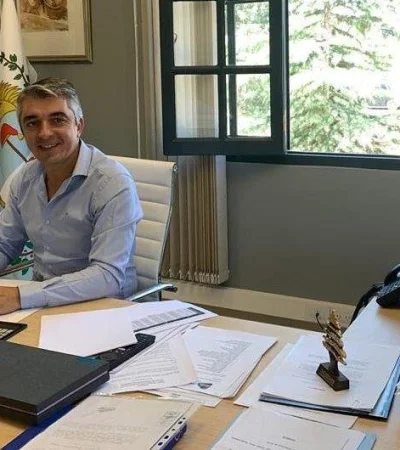 Bragagnolo-en-su-despacho