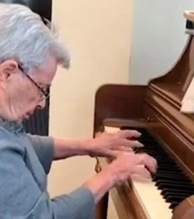 abuela-de-92-años-toca-el-piano