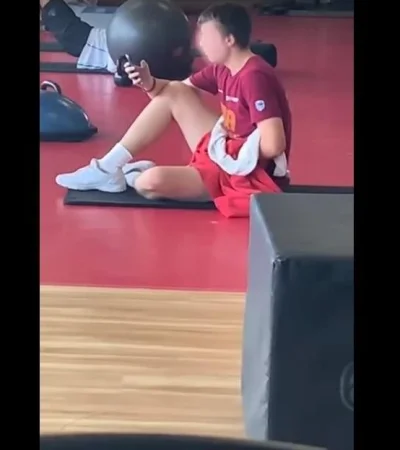 video-joven-gimnasio-masturbación-compañera-virales-sudáfrica