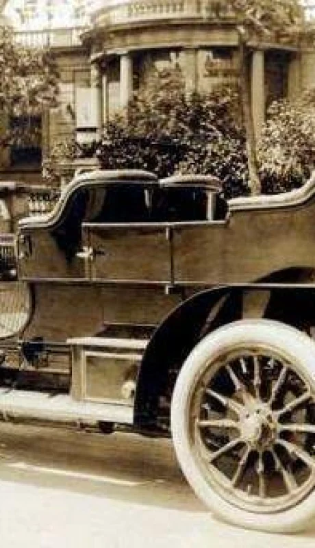 Auto-Isotta-y-Fraschini-similar-al-que-produjo-el-primer-incidente-en-Mendoza-en-1910.