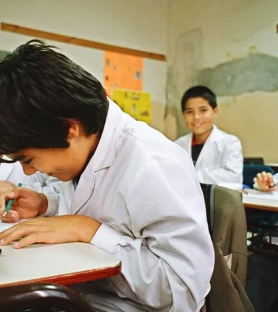 escuela_pu?blica_alumnos_estudiantes_aula