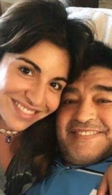 una-las-ultimas-fotos-que-se-tomaron-juntos-gianinna-y-diego-maradona
