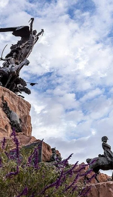 Cerro_de_la_Gloria_San_Marti?n_monumento