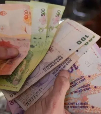 Cobrando-Dinero-AUH-Bono-Fin-De-Año