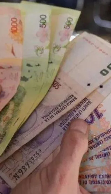 Cobrando-Dinero-AUH-Bono-Fin-De-Año