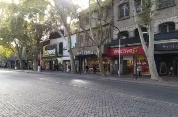 Ya se puede comprar libremente con débito y en dólares