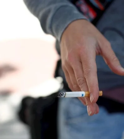 fumador-espacio-público