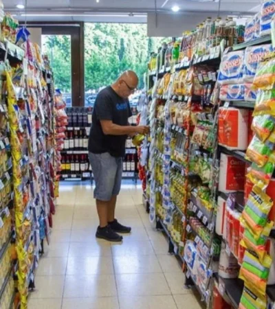 El consumo masivo sigue en rojo desde hace 15 meses.