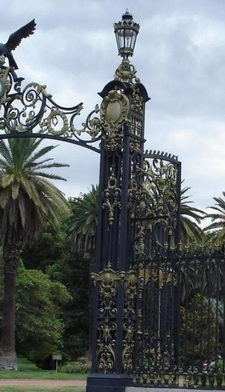 mendoza-park-gate
