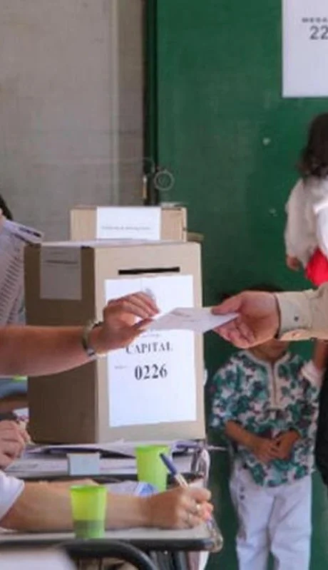 adultos_mayores_jubilados_voto_urnas_elecciones