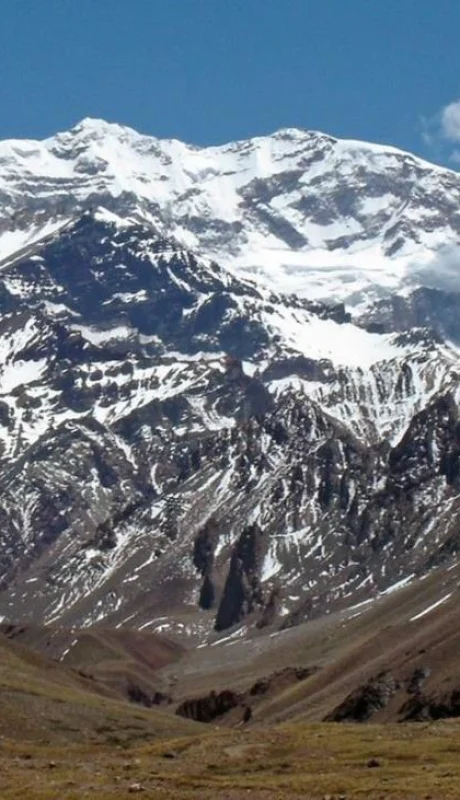 El-imponente-Cerro-Aconcagua-que-fue-admirado-y-descripto-por-la-mayoría-de-los-viajeros-europeos.