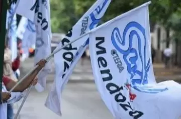 Descontento y acusaciones en el inicio de los plenarios docentes