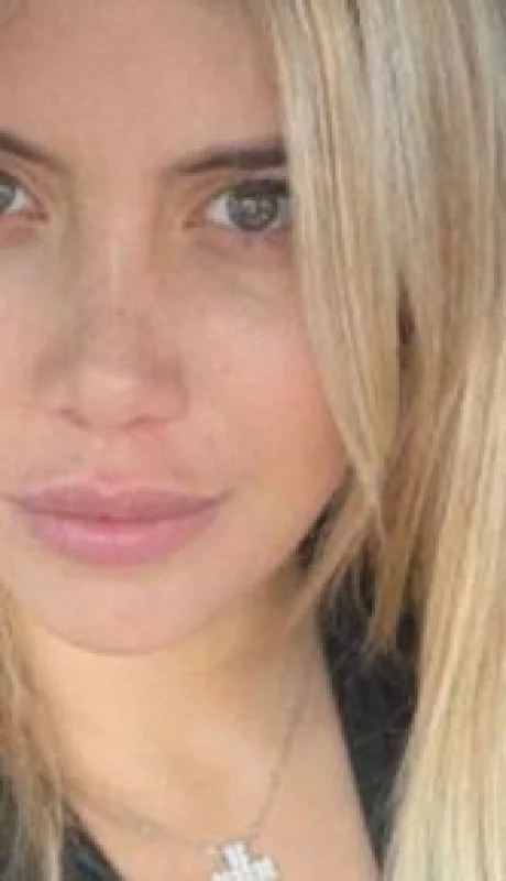 wanda-en-bikini-enuna-pileta-de-francia