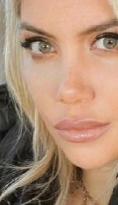 wanda-nara-prenda-rayas-saco-glamour-fotos-2