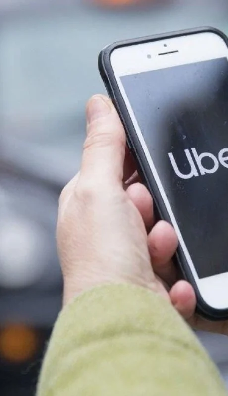 Uber: la aplicación de traslados que conecta a conductores con quienes necesitan hacer un viaje