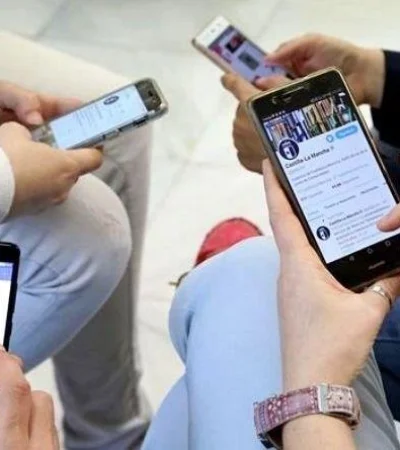 adolescentes-redes-sociales-salud-mental