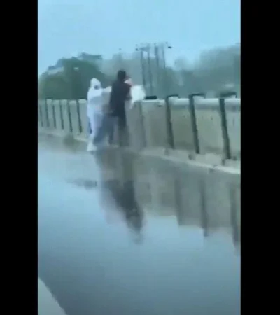 video-cuerpo-río-india-persona-muerto-coronavirus