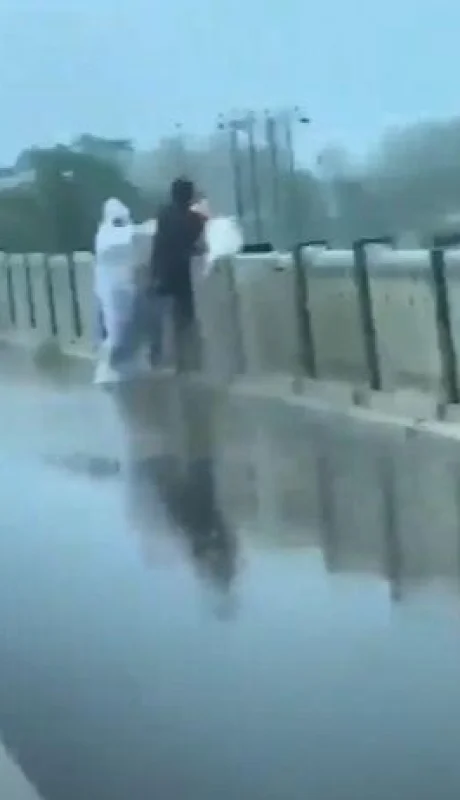 video-cuerpo-río-india-persona-muerto-coronavirus