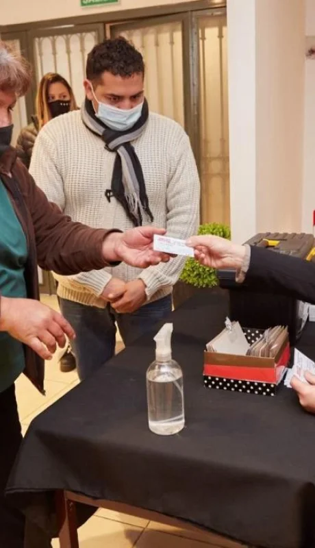 ENTREGA-A-VECINOS-DE-CONSTANCIAS-TEST-ANTICUERPOS-COVID19-(2)