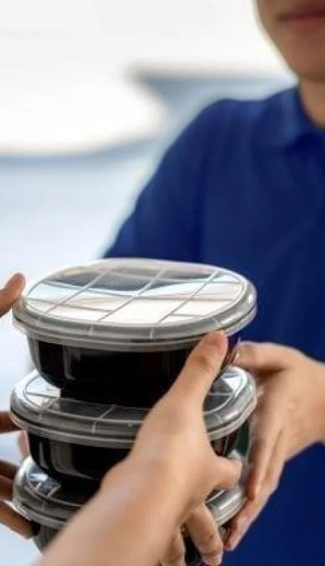 Meal-Delivery-696x464