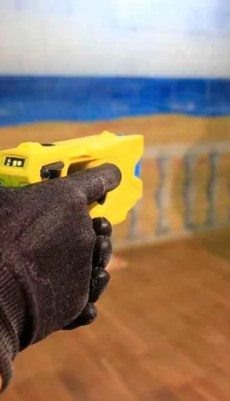 los-mossos-estrenan-taser-x-2-1529685557548